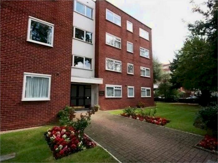 2 Bedroom Flat To Rent In The Fountains, Ballards Lane, Finchley, N3