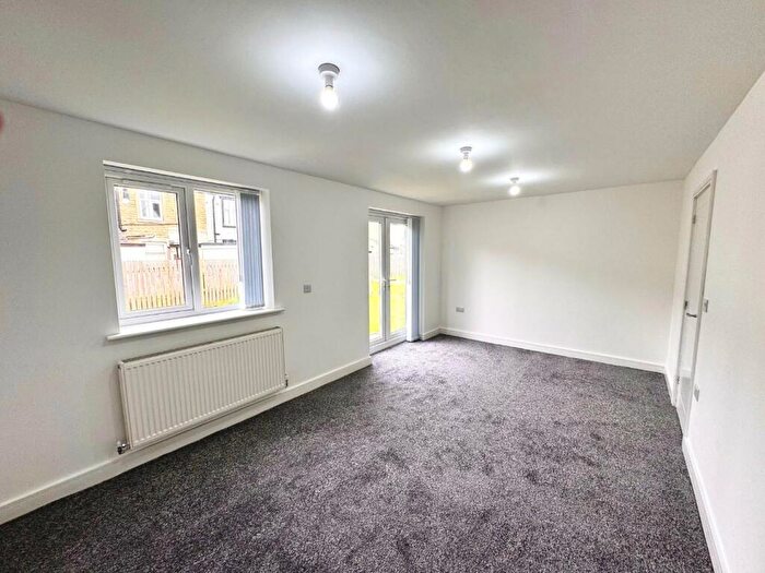 3 Bedroom Semi-Detached House For Sale In Wingate Close, Burnley, BB12