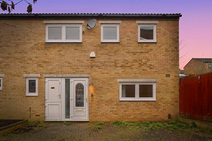 4 Bedroom Semi-Detached House For Sale In Gledfield Place, Hodge Lea, Milton Keynes, MK12