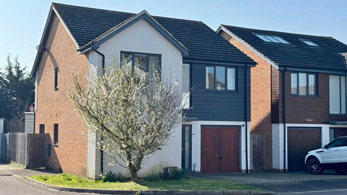 4 Bedroom Detached House For Sale In Mallards Reach, Thatcham, RG19