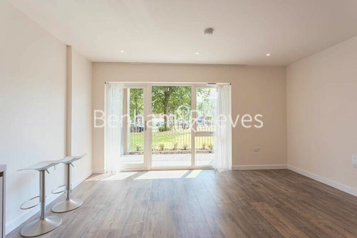 1 Bedroom Flat To Rent In Buttercup Apartments, Mill Hill East, NW7
