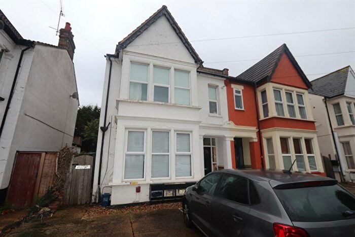 1 Bedroom Flat To Rent In Argyll Road, Westcliff-On-Sea, SS0