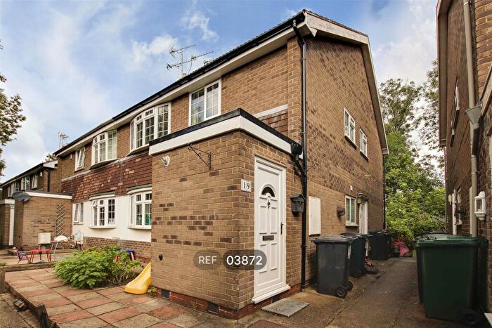 2 Bedroom Maisonette To Rent In Shearing Close, Gedling, Nottingham, NG4