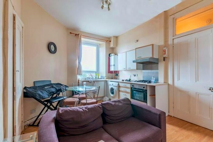 1 Bedroom Flat To Rent In Rossie Place, Edinburgh, EH7