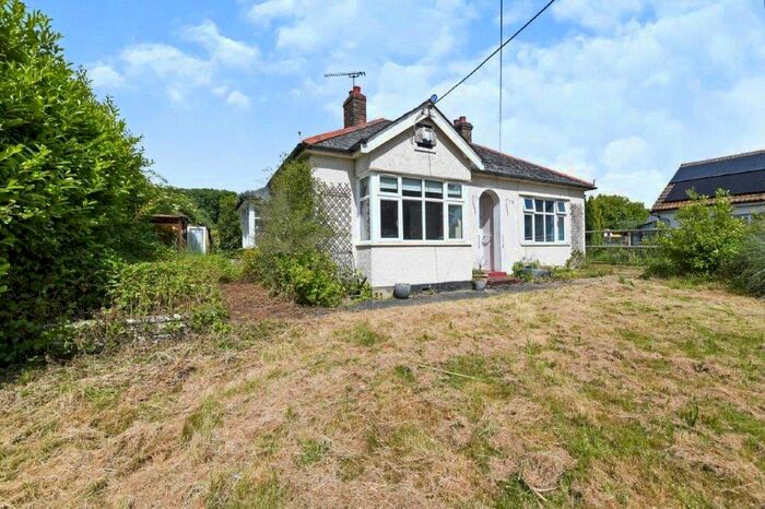 3 Bedroom Bungalow For Sale In Doddinghurst Road, Pilgrims Hatch, Brentwood, Essex, CM15