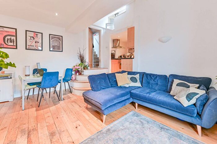 1 Bedroom Flat For Sale In Royal College Street, Camden, London, NW1