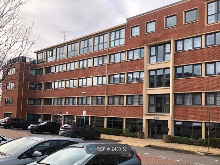 2 Bedroom Flat To Rent In Wessex Court, Farnborough, GU14