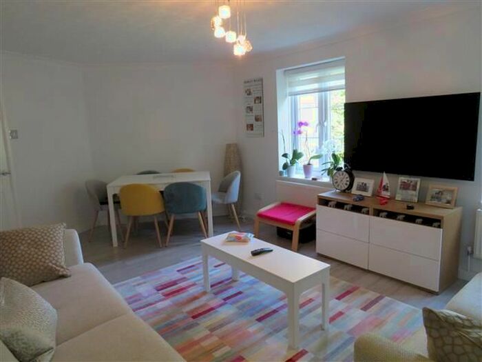 2 Bedroom Flat To Rent In Hornbeams, Sweet Briar, Welwyn Garden City, AL7