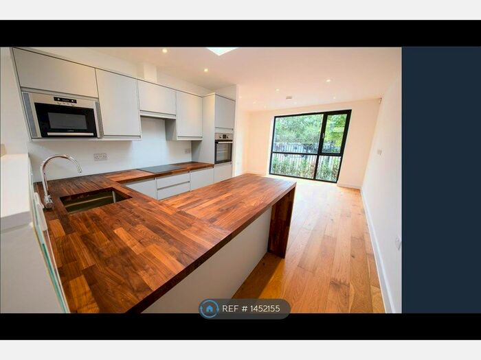 2 Bedroom Semi-Detached House To Rent In Lordship Lane, London, N22