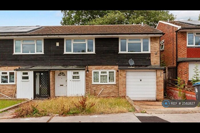4 Bedroom Semi-Detached House To Rent In Coverack Close, Croydon, CR0
