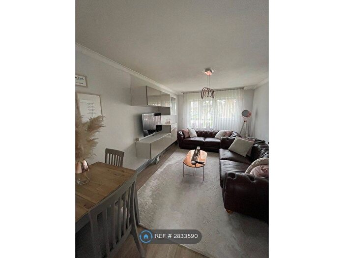 1 Bedroom Flat To Rent In Caneland Court, Waltham Abbey, EN9