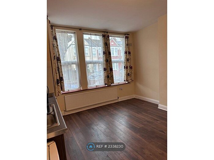 Studio To Rent In Cedar Road, London, NW2