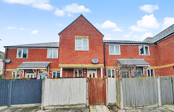 2 Bedroom Terraced House For Sale In Whitley Wood Road, Reading, RG2