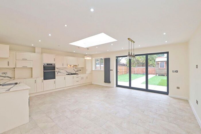 3 Bedroom Semi Detached House For Sale In Walford Road, Uxbridge, UB8