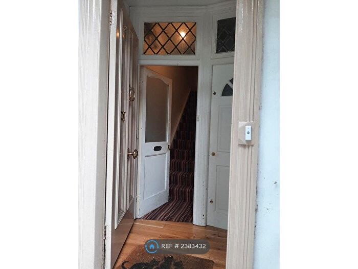 4 Bedroom Maisonette To Rent In Cromwell Place, Mortlake, SW14