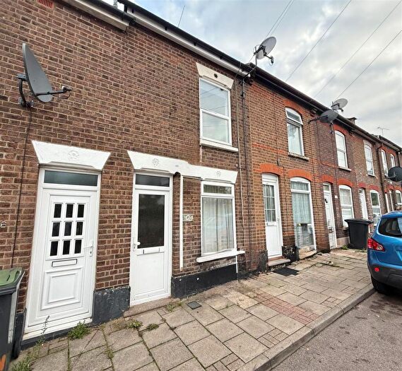 2 Bedroom Terraced House To Rent In Cobden Street, Luton, LU2