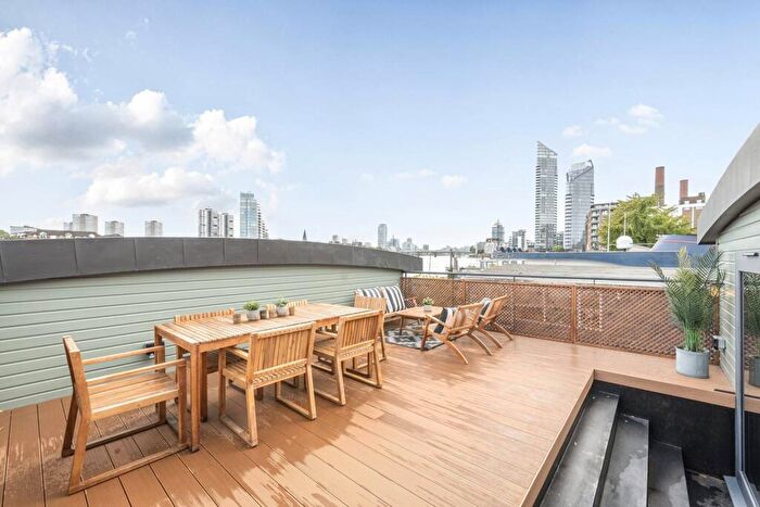 3 Bedroom House Boat To Rent In Cheyne Walk, Chelsea, London, SW10