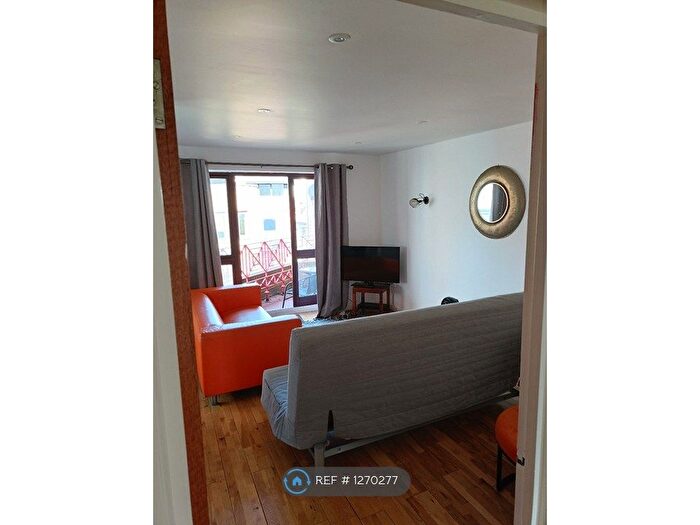 3 Bedroom Maisonette To Rent In Eden Hall, Cambridge, CB1