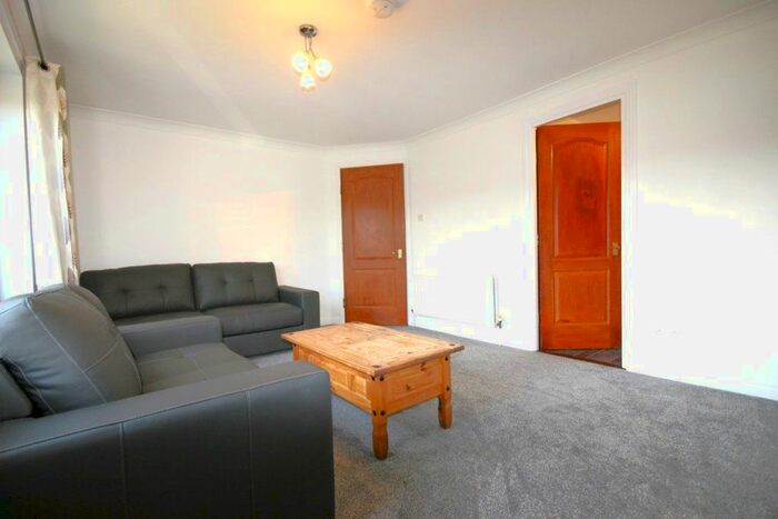 2 Bedroom Flat To Rent In North Werber Place, Edinburgh, EH4