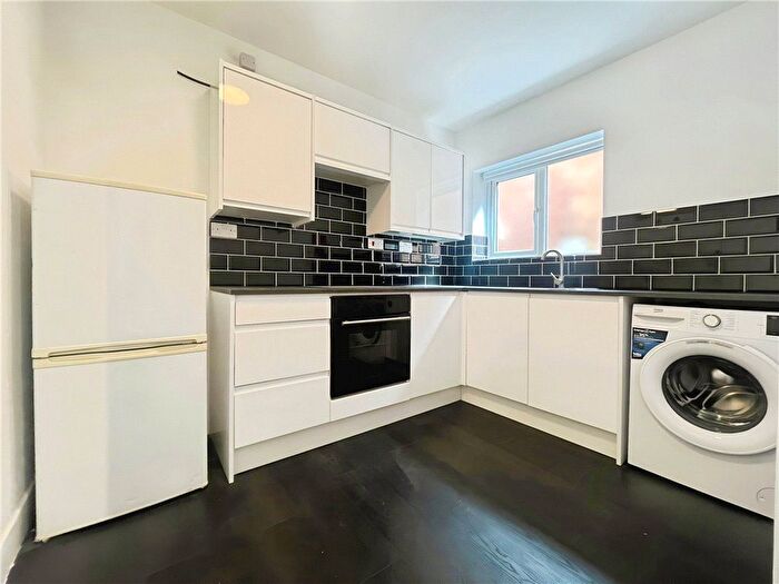 1 Bedroom Flat To Rent In Percy Road, Twickenham, TW2