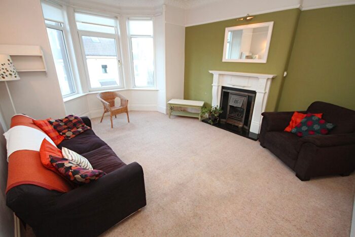 2 Bedroom Flat To Rent In Kenmure Avenue, Meadowbank, Edinburgh, EH8