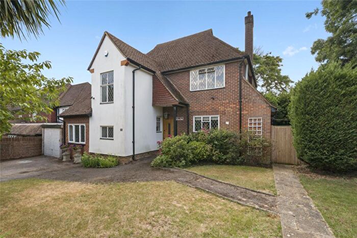 3 Bedroom Detached House For Sale In The Mount, Weybridge, Surrey, KT13