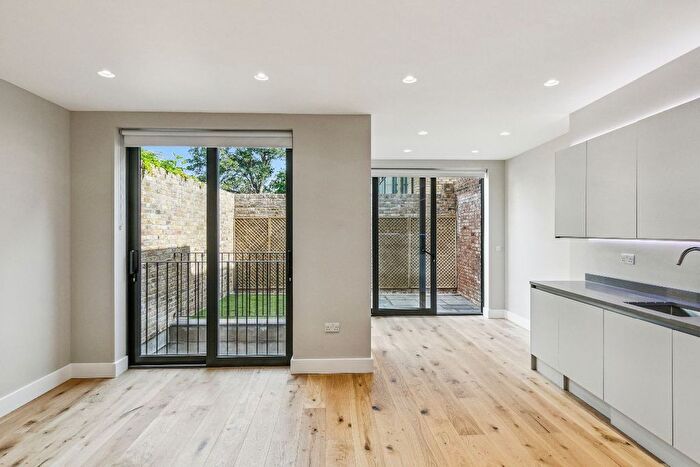 2 Bedroom Flat To Rent In St. Leonards Road, London, SW14