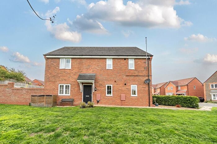 2 Bedroom Flat For Sale In Weavers Branch, Thame, Oxfordshire, OX9