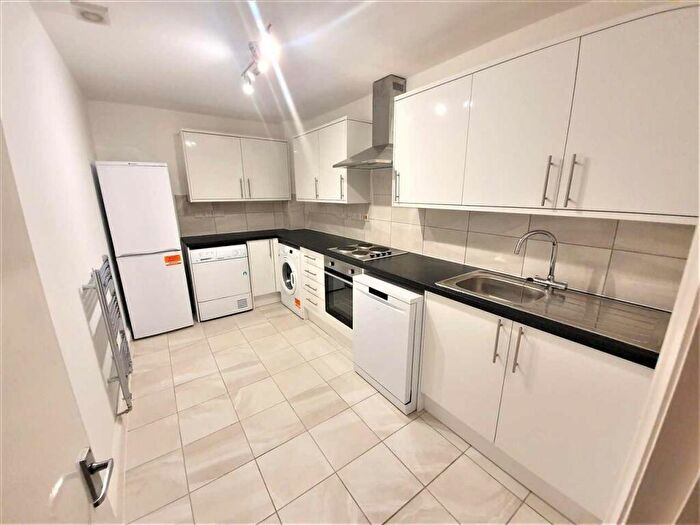 5 Bedroom Apartment To Rent In Garden Flat, Westfield Park, BS6