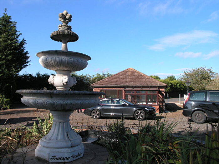 2 Bedroom Detached House To Rent In Wildmoor Lane, Bromsgrove, B61