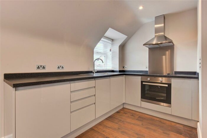 2 Bedroom Flat To Rent In Springfield Lane, Weybridge, Surrey, KT13