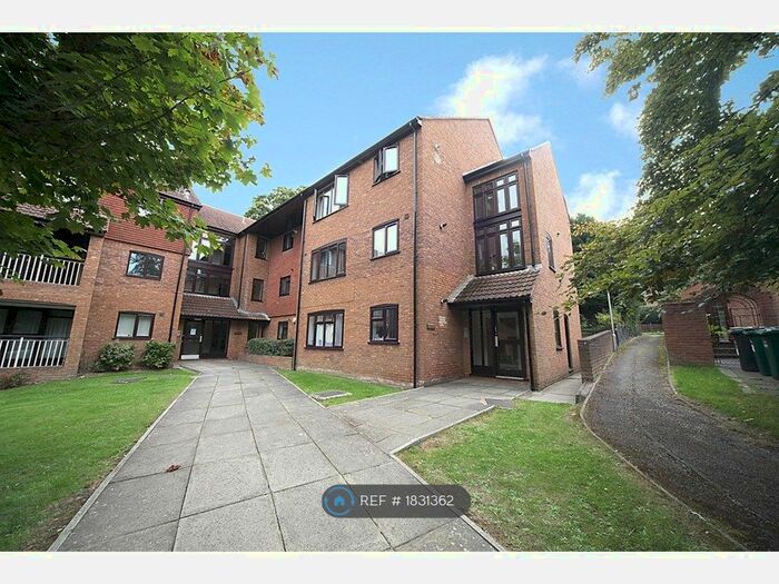 2 Bedroom Flat To Rent In Woodhouse Eaves, Northwood, HA6