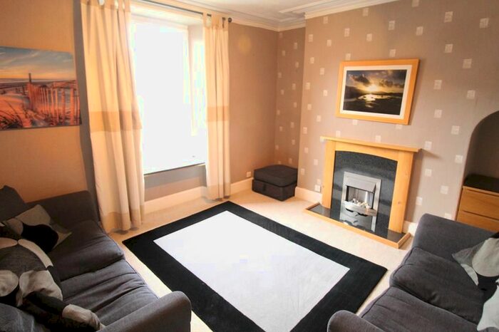 2 Bedroom Flat To Rent In Summerfield Terrace, Second Floor, AB24