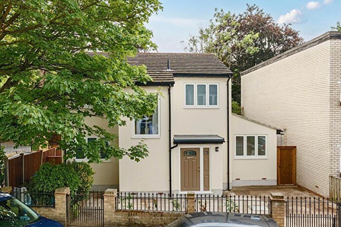 4 Bedroom Detached House To Rent In Shooters Hill Road London, SE3