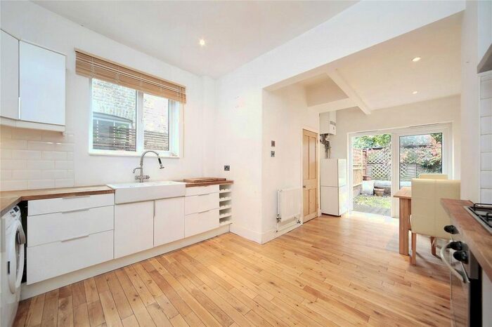 1 Bedroom Flat To Rent In Littlebury Road, Clapham, SW4