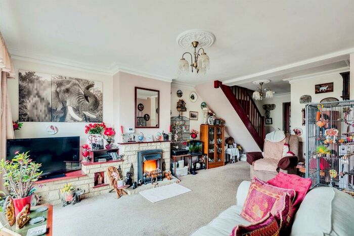 3 Bedroom End Of Terrace House For Sale In Queens Crescent, Clanfield, Bampton, OX18