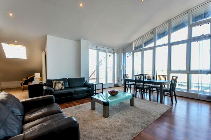 2 Bedroom Flat To Rent In Eastern Quay Apartments, Royal Docks, London, E16