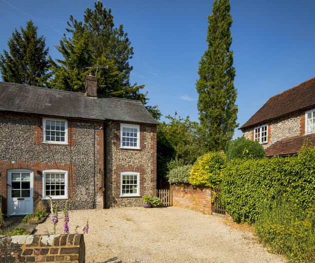 1 Bedroom End Of Terrace House For Sale In Speen Road, North Dean, HP14