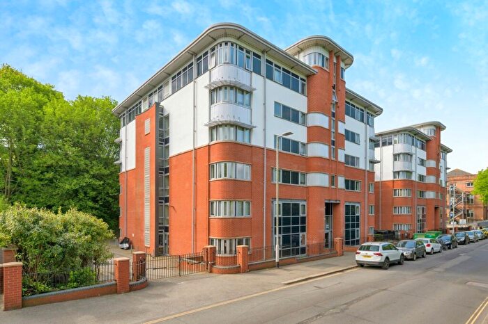 1 Bedroom Flat For Sale In Central Park Avenue, Plymouth, Devon, PL4