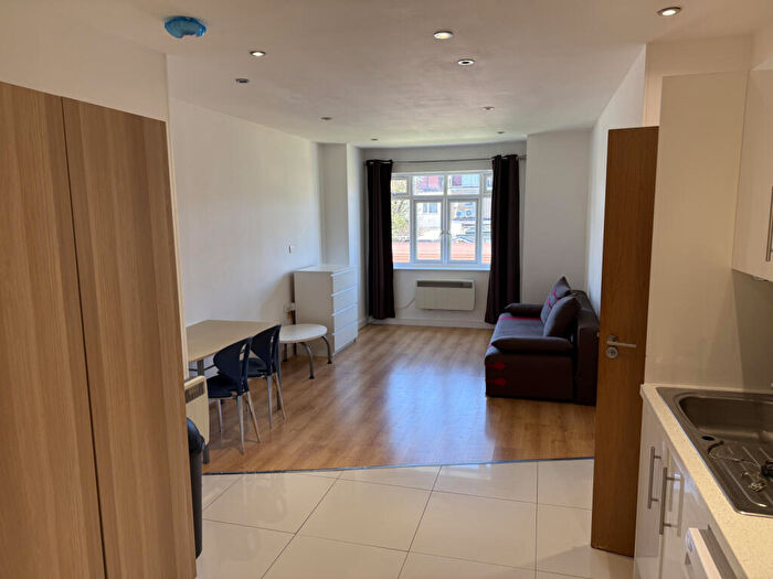 1 Bedroom Flat To Rent In Simon Court, NW4