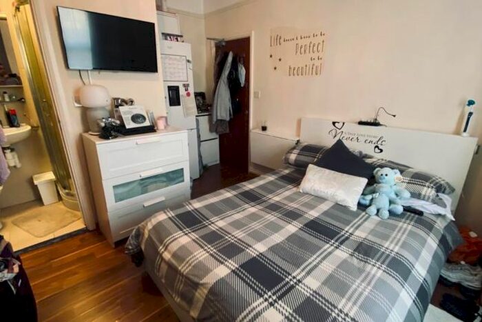 Studio To Rent In Boswell Road, London, CR7