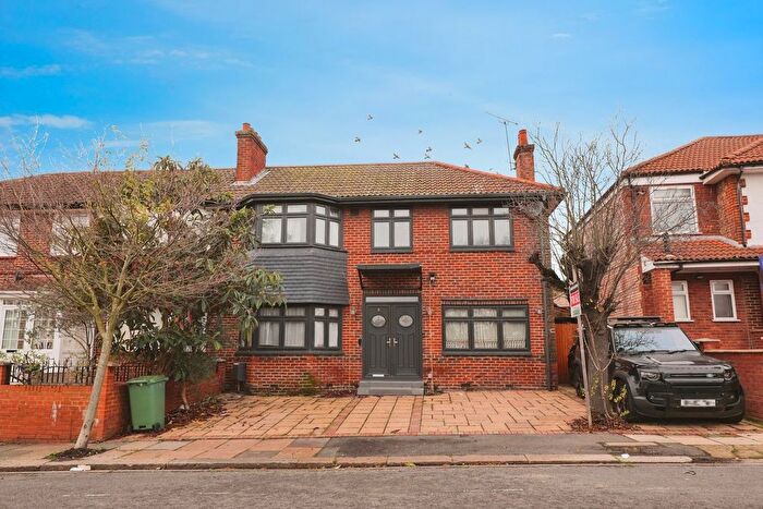 4 Bedroom Semi Detached House For Sale In Foster Road, London, W3