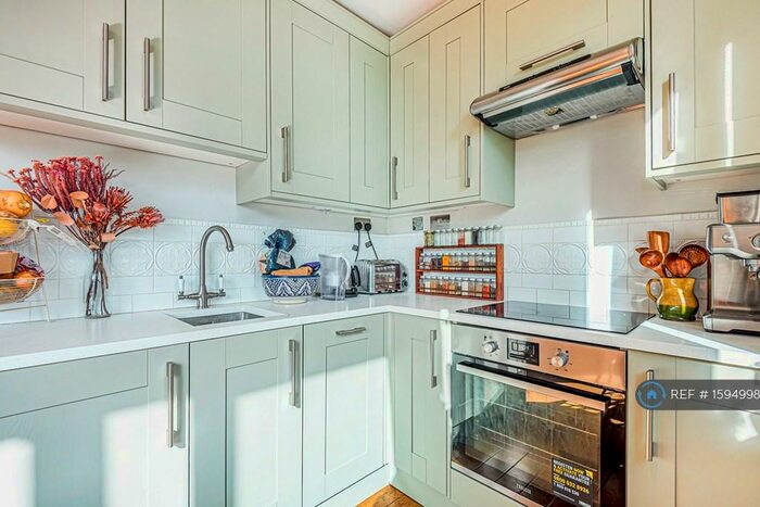 1 Bedroom Penthouse To Rent In Malpas Road, Brockley, SE4