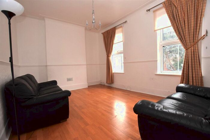 3 Bedroom Flat To Rent In Blackstock Road, London, N4