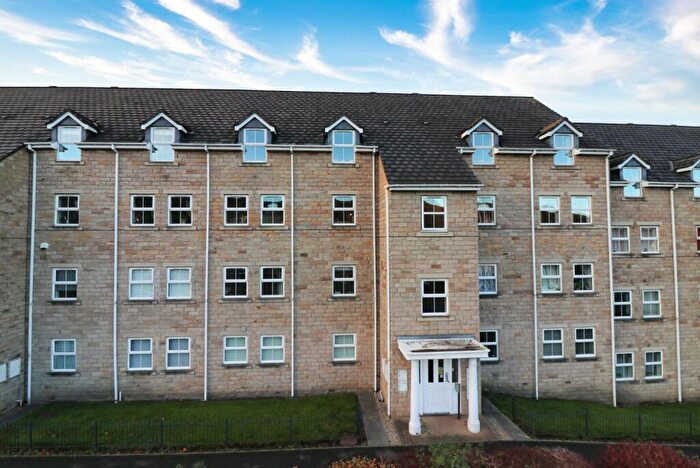 3 Bedroom Flat For Sale In Harrogate Road, Apperley Bridge, Bradford, West Yorkshire, BD10