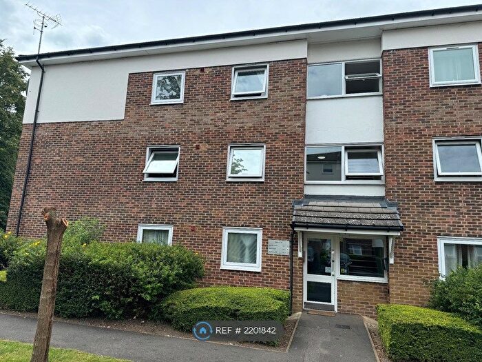 2 Bedroom Flat To Rent In Portal Close, Uxbridge, UB10