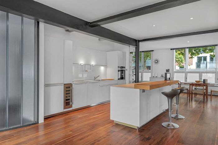 2 Bedroom Flat To Rent In Building, Alaska Buildings, SE1