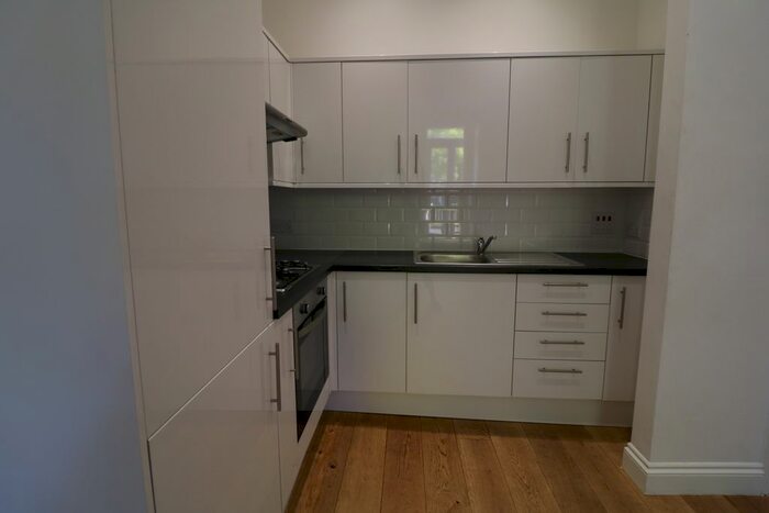2 Bedroom Flat To Rent In Central Hill, London, SE19