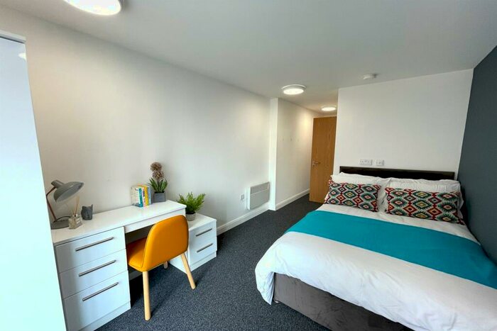 3 Bedroom Apartment To Rent In Bedroom House Share Three-Bedroom Apartment In Residential - Liverpool, L3