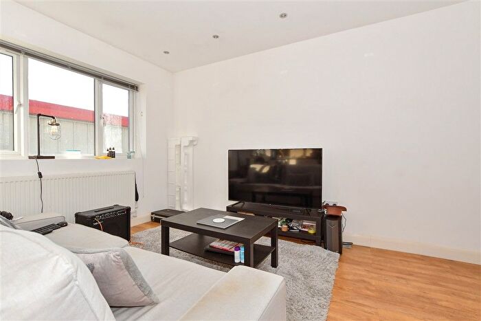1 Bedroom Flat For Sale In Gatwick Road, Crawley, West Sussex, RH10